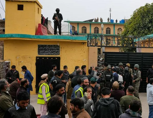 Decenas de muertos y heridos en atentado suicida contra mezquita chiita en Pakistán