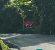 Bandera del ELN en la vía que de Medellín conduce a la Costa Caribe