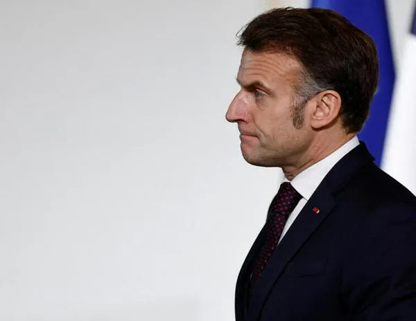 Francia acusa a una red rusa de intentar implicar a Macron en el caso Epstein