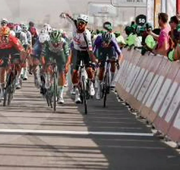 Sebastián Molano y Fernando Gaviria hicieron el 1-2 en la etapa inicial del Tour de Omán