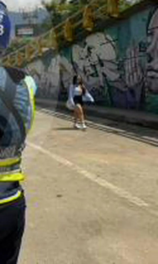 Tras una semana cerrada por las lluvias, habilitan vía clave cerca del centro comercial Monterrey, en Medellín