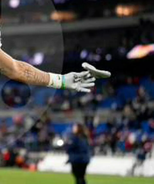 Christian González pone a Colombia en el foco del Super Bowl, un día histórico para el país