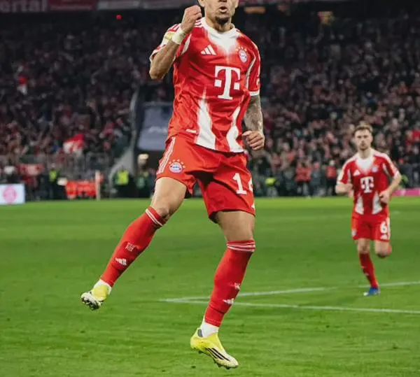 Kompany y la cualidad que resalta de Luis Díaz; "ama el caos y eso es lo que lo hace muy peligroso"