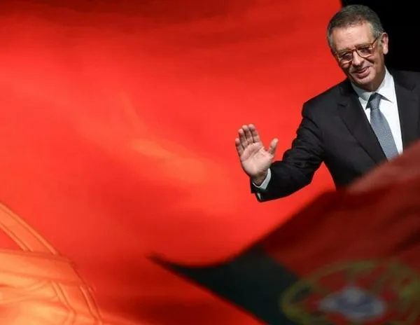 El moderado Antonio Seguro arrasa frente a la extrema derecha y es electo presidente de Portugal