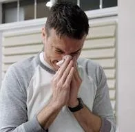 Alertan a bogotanos por pico respiratorio que se viene: a muchos les tocará sacar tapabocas en medio de la crisis. 