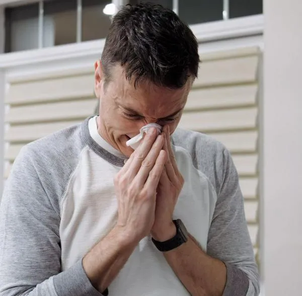 Alertan a bogotanos por pico respiratorio que se viene: a muchos les tocará sacar tapabocas en medio de la crisis. 