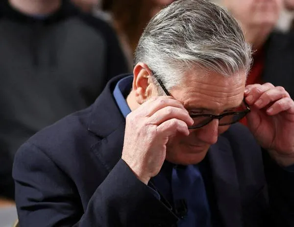 Keir Starmer, acorralado: el escándalo Epstein pone en duda la continuidad del premier británico