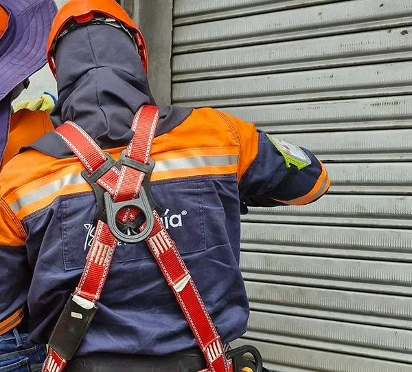 Denuncias de la comunidad destapan red de conexiones ilegales de energía en Pereira y Cartago