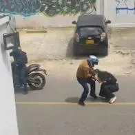 Fleteo en Bogotá hoy nueve de febrero de 2026: mujer fue atracada por delincuentes con arma traumática en Suba y resultó herida.