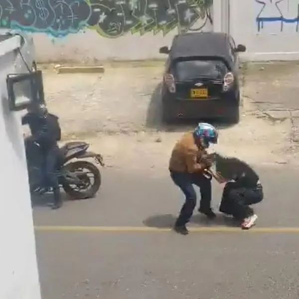 Fleteo en Bogotá hoy nueve de febrero de 2026: mujer fue atracada por delincuentes con arma traumática en Suba y resultó herida.