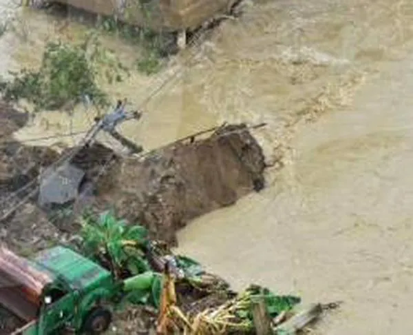 Por aire y río llegan las ayudas a Urabá: las lluvias ya dejan 45 derrumbes y 22 pérdidas de banca