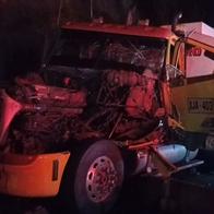 "Venía pidiendo vía": testigo de accidente en La Línea explicó qué pasó con tractomula sin frenos. Hubo una persona muerta. 