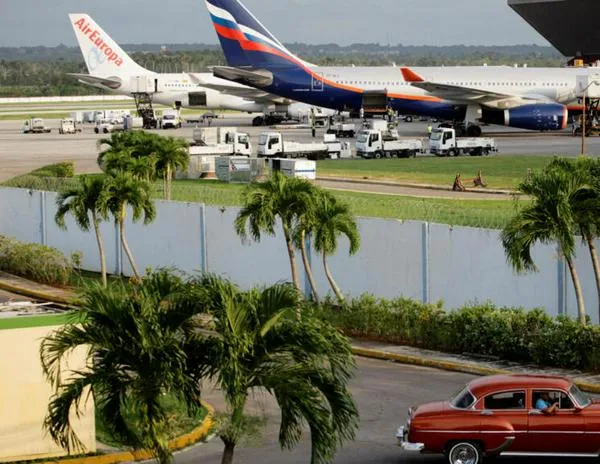 Apagón récord para este martes y suspensión de vuelos: bloqueo petrolero de EE. UU. agrava crisis en Cuba