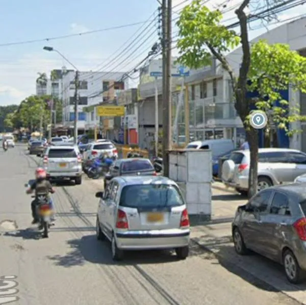 Balacera cerca de famoso centro comercial: sicarios en moto asesinaron a un hombre y hubo dos personas capturadas. 