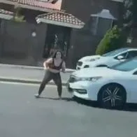 Mujer resultó gravemente herida al arrojarse contra un carro en movimiento en plena avenida