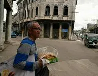“Todo el mundo sabe lo que viene ahora”: los cubanos se preparan para una temida caída al vacío