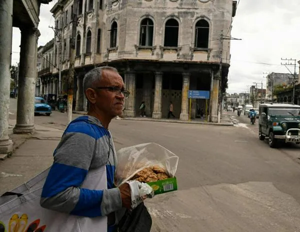“Todo el mundo sabe lo que viene ahora”: los cubanos se preparan para una temida caída al vacío