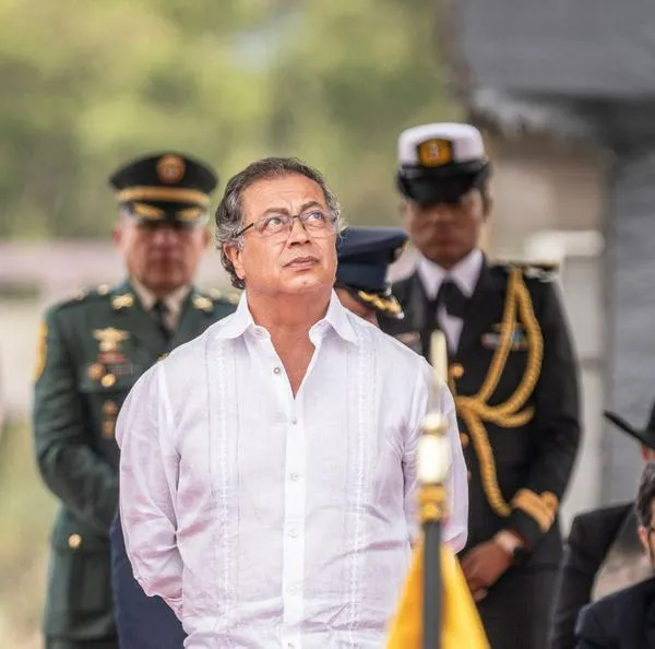 ¿A Petro le iban a drogas en su carro? Policía está señalado y todo sería un malentendido, según lo que se sabe en la institución. 