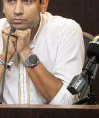 Video | David Racero volvió a evadir otra entrevista en la calle: “Salió corriendo”