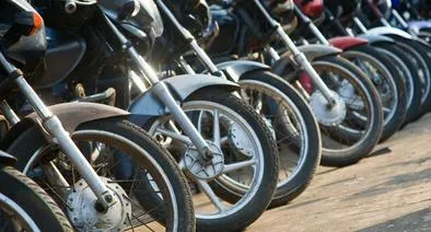 Motos