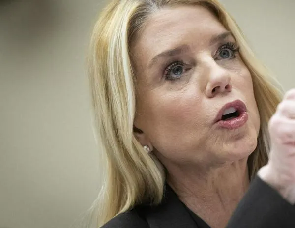 La fiscal general de Estados Unidos enfrenta a los demócratas en audiencia por archivos de Epstein