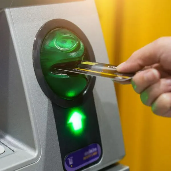 Bancolombia, BBVA y otros bancos con las tasas más altas en avances de tarjetas de crédito en Colombia.