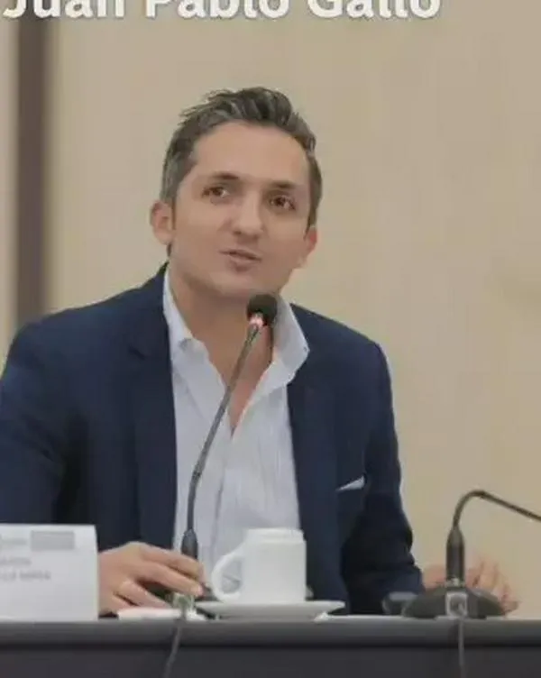 Juez sanciona a  Gallo y decreta arresto de 3 días 