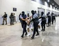 Juez ordena a Trump facilitar el retorno a EE. UU. de venezolanos que estuvieron en megacárcel salvadoreña