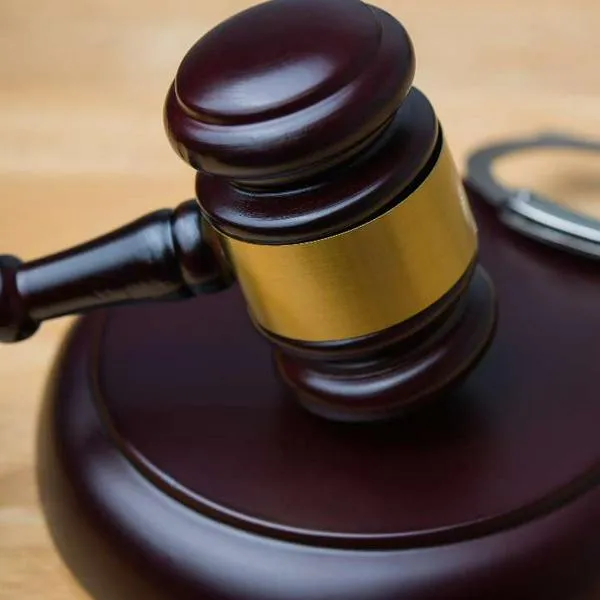 Por qué un divorcio se resolvió por los likes que hombre daba en redes sociales