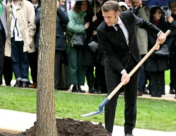 Macron pide que culpables de actos antisemitas y racistas no puedan ser elegidos a cargos públicos