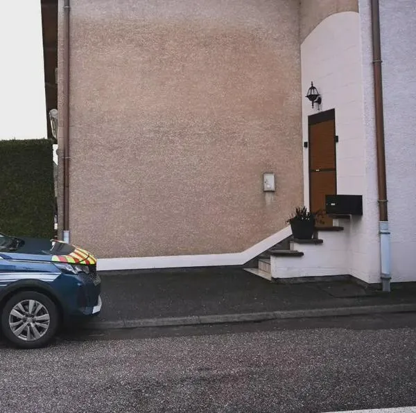 Capturan a una madre al encontrar los cuerpos de dos bebés en el congelador de su casa