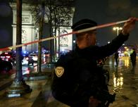 Francia: un hombre muere a tiros tras intentar atacar con cuchillo a gendarmes cerca al Arco del Triunfo