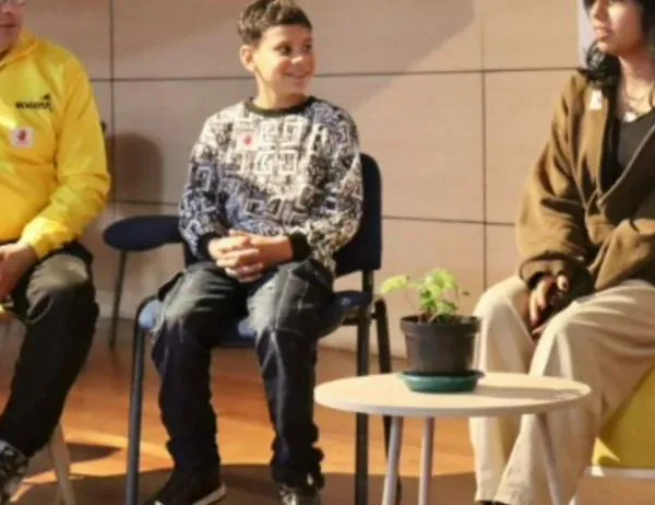 Bogotá conmemoró el Día de las Manos Rojas y refuerza acciones para prevenir el reclutamiento de niñas, niños y adolescentes  