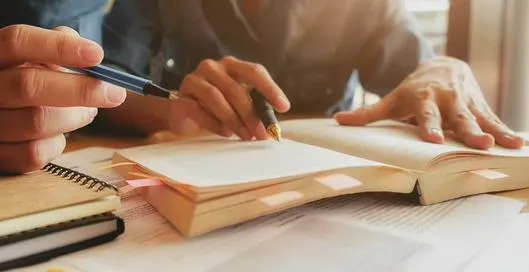 Gobierno anunció 900 becas para que profesionales estudien maestrías y doctorados sin endeudarse