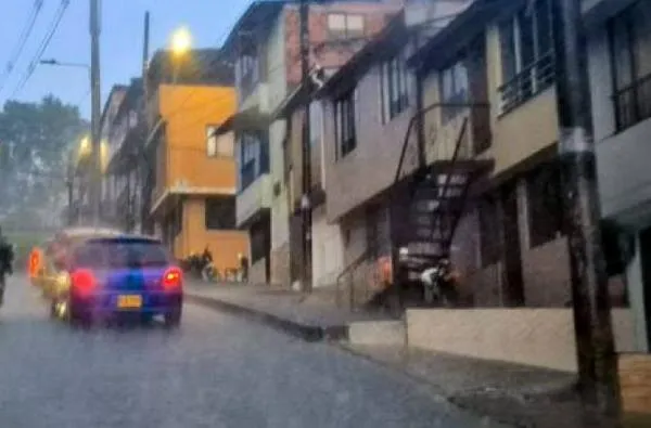 ¿Por qué en Manizales está lloviendo con tanta intensidad en poco tiempo? llegan múltiples emergencias