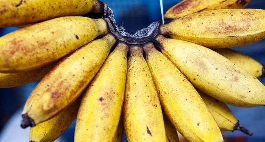 ¿Por qué hay que colgar los bananos truco infalible para que duren más