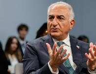 Irán: hijo del último sha insta a EE. UU. a actuar mientras sus seguidores se concentran en Múnich