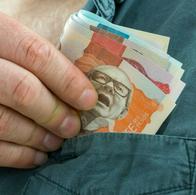 Qué son los precios que se quedarían pegados por suspensión del salario mínimo en Colombia
