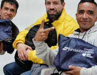 Habitantes de calle reciben kits escolares para promover sus estudios 