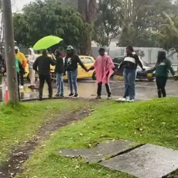 Protestas CAN hoy: periodista de Blu Radio revela que manifestantes no les han permitido grabar en protestas en Bogotá.