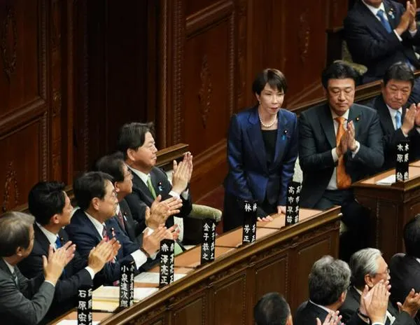 El parlamento de Japón ratifica en el poder a Sanae Takaichi, camino al rearme nacional