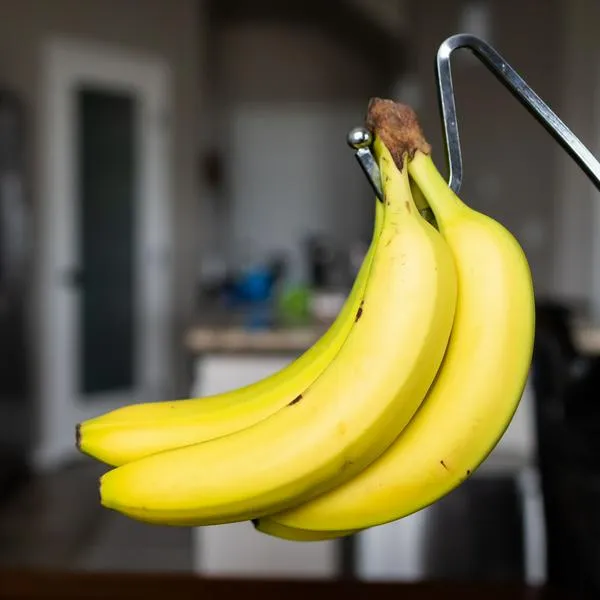 ¿Por qué hay que colgar los bananos? Experto explica para que duren más