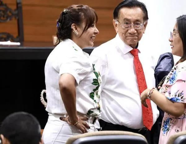 De derecha a izquierda: José María Balcázar, de 83 años, será el nuevo presidente interino de Perú