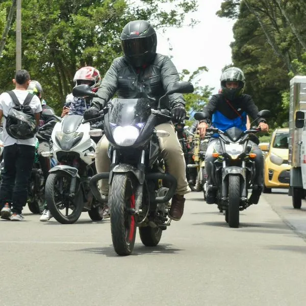 Motociclistas en Colombia no tendrán problema con el casco y multas de tránsito