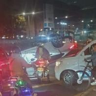 Accidente cerca de Iserra 100 (Bogotá) dejó un carro volcado: hay trancones