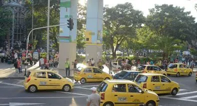 La mala carrera que viven los taxis en Colombia: conductores están pasando aceite por lo que está pasando con sus carros.   