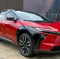 Llegó a Colombia nueva camioneta eléctrica de Toyota: es 4x4 y entrega hasta 480 km de autonomía