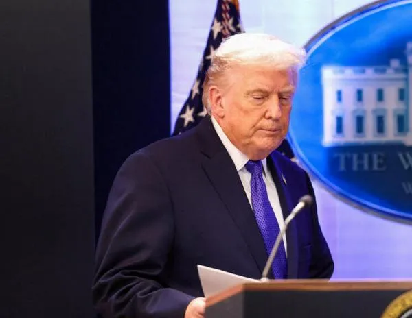 Trump firma una orden que impone un arancel global del 10% de forma temporal tras el revés con el Supremo