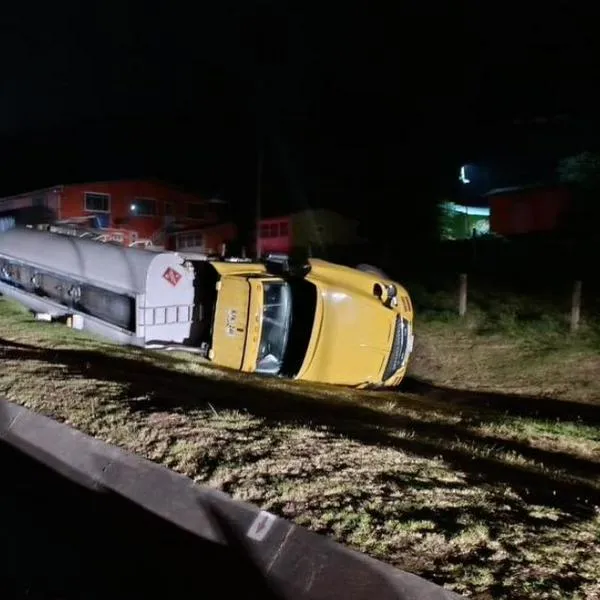 Accidente en vía al Llano provocó cierre total por derrame de combustible