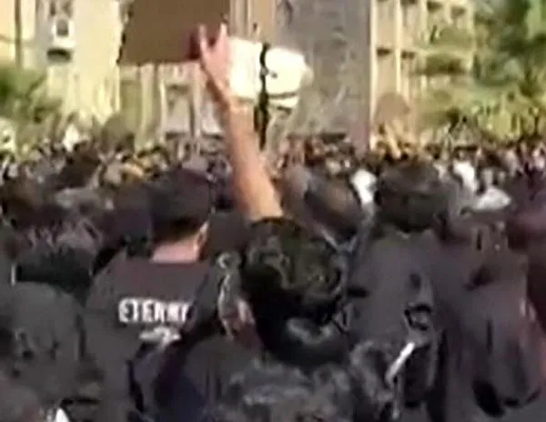 En Irán, estudiantes universitarios reavivan las protestas con consignas antigubernamentales